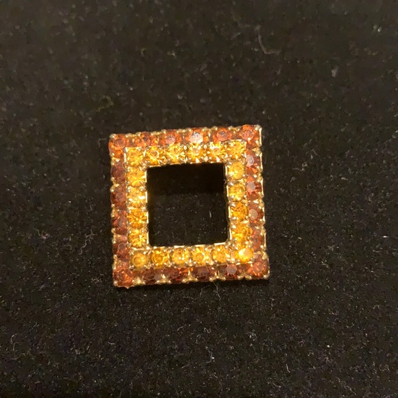 Jewelry - Vintage Brooch